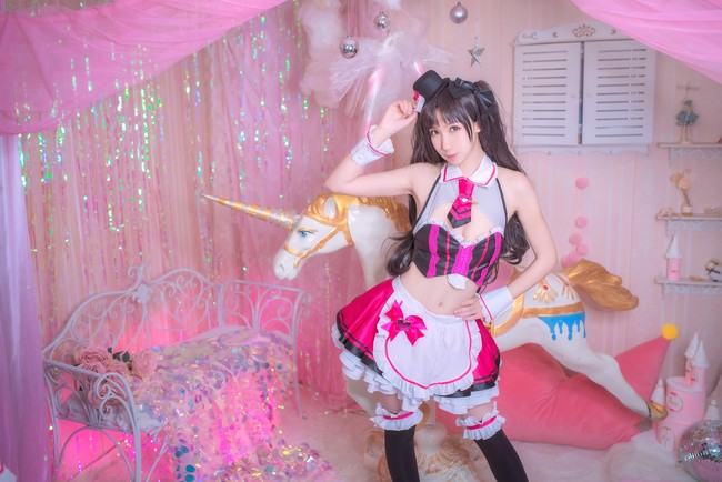 黄维德出席功夫电影周 “武打pose”定格红毯时刻_完美体育网页版(图4) 完美体育